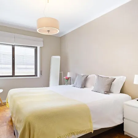 Cosmopolitan Flat Apartment *